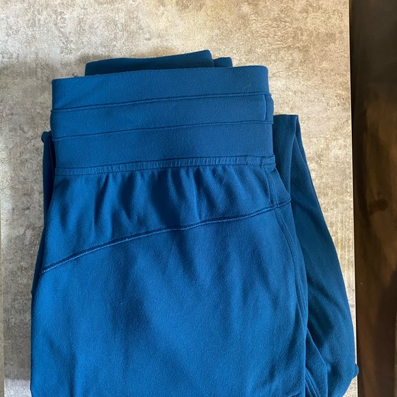 Lululemon jogger pants - Picture 4 of 6